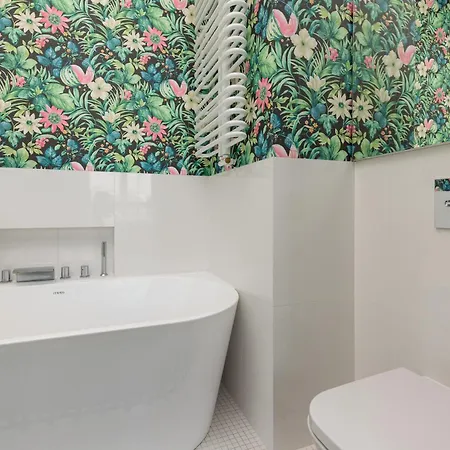 Royal Garden In Wilanow By Renters شقة *
