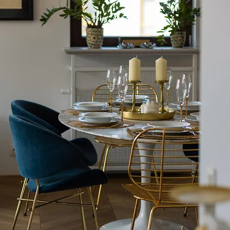 Royal Garden In Wilanow By Renters شقة *
